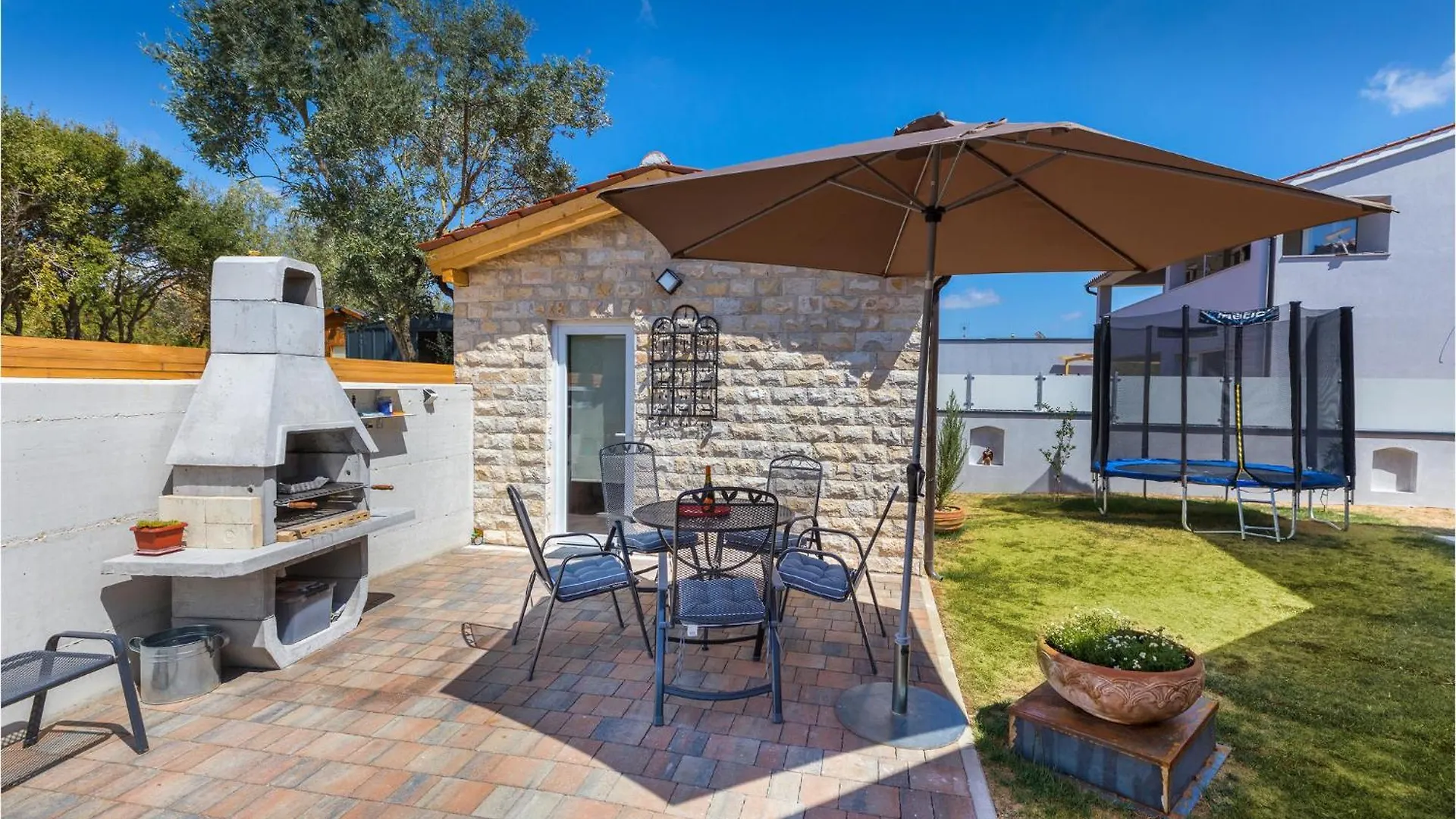 4 Bedroom Nice Home In Galizana 0*,  Croatia