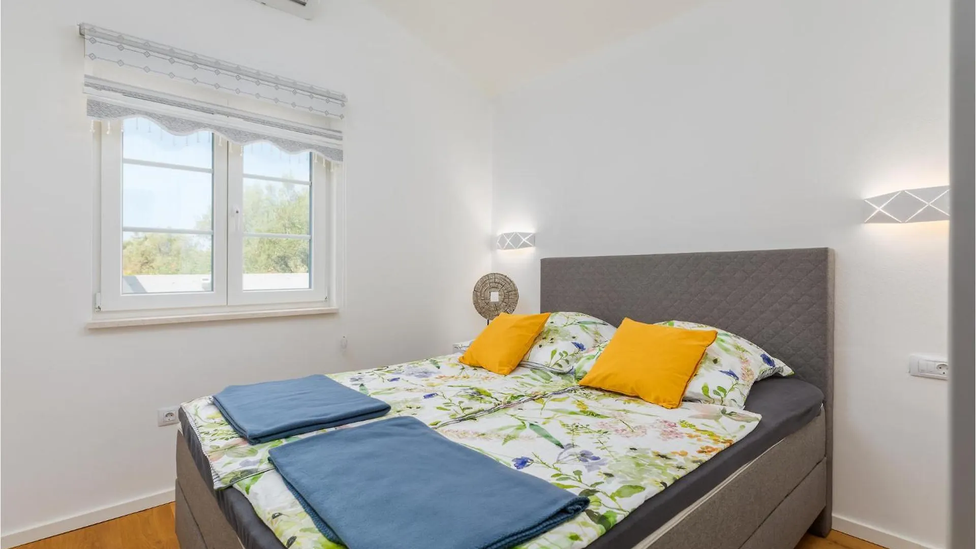 Holiday home 4 Bedroom Nice Home In Galizana